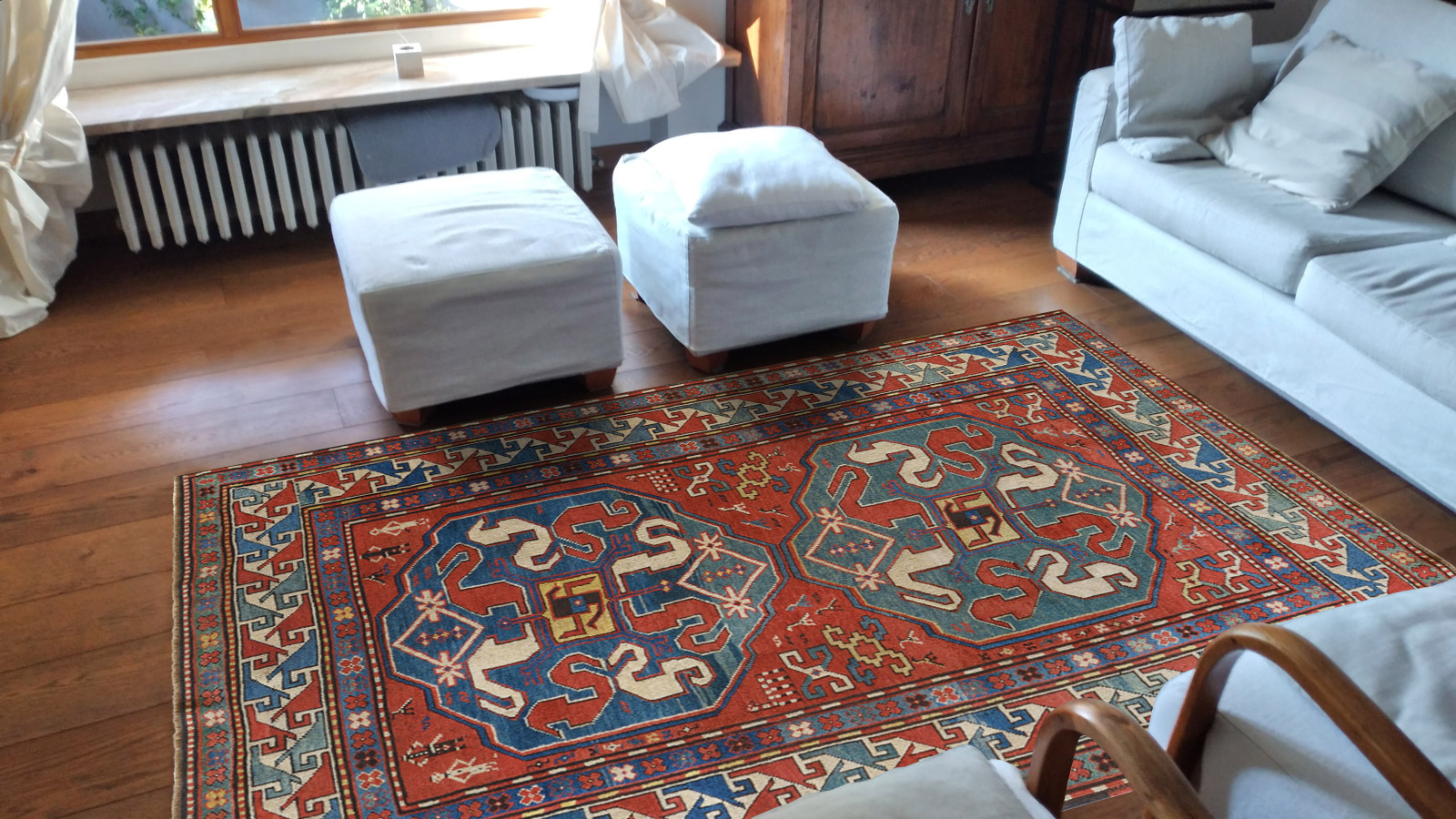 caucasian carpets ambientati